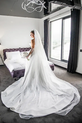 Mlada u sobi za venčanje - restoran Akva Doljevac