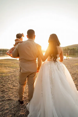 Porodična fotografija na zalasku sunca